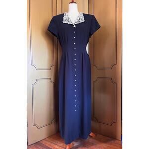 Vintage cottagecore dress in navy, lace collar, size 14